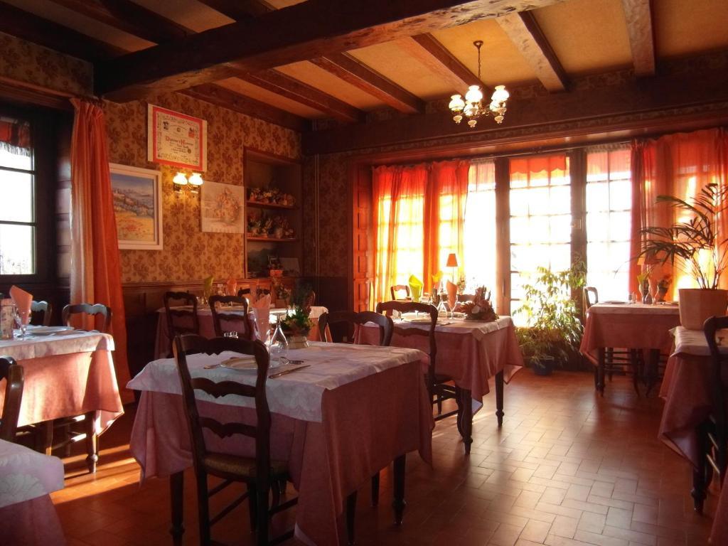 Hotel Restaurant Le Perigord Maurs Екстер'єр фото