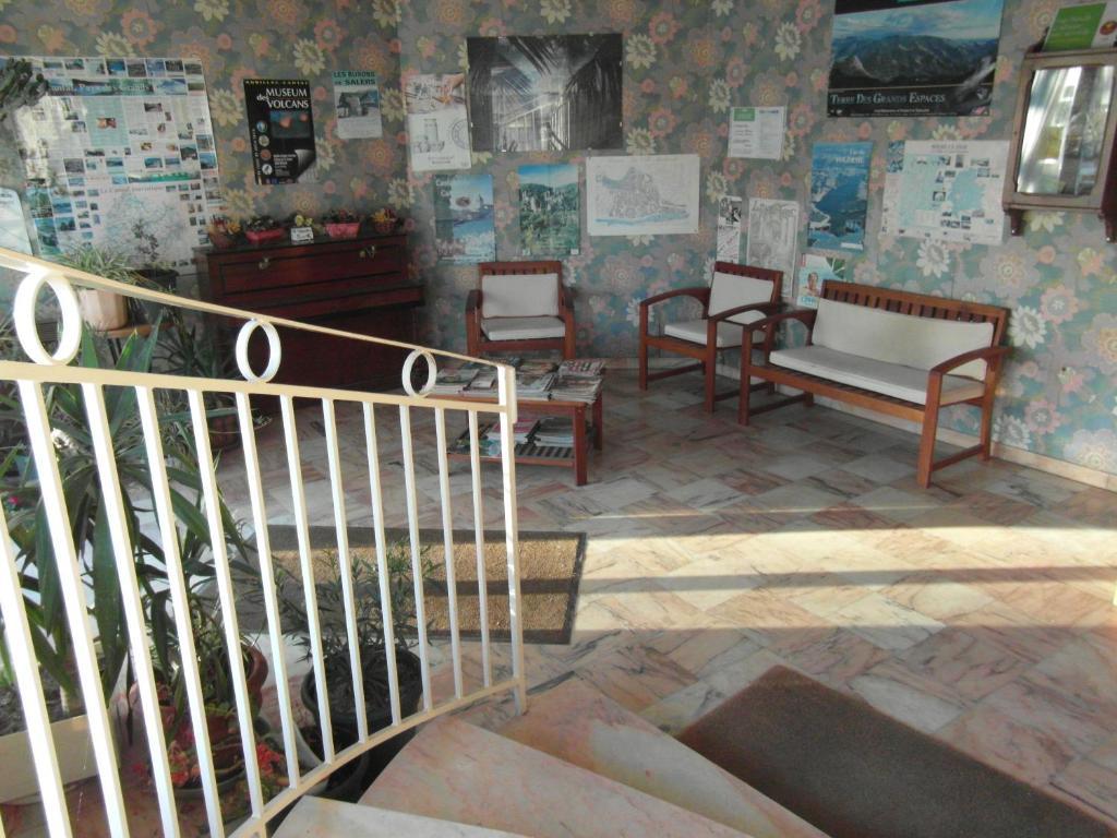 Hotel Restaurant Le Perigord Maurs Екстер'єр фото