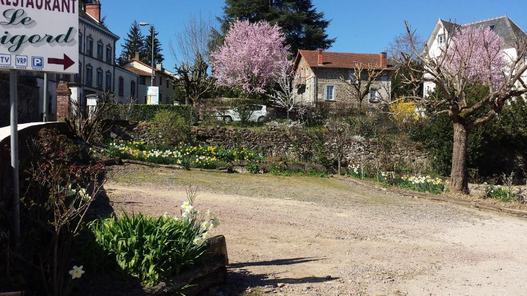 Hotel Restaurant Le Perigord Maurs Екстер'єр фото